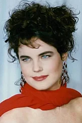 Elizabeth McGovern profile