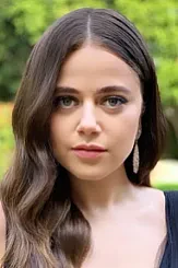 Molly Gordon profile