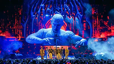 Stray Kids: The dominATE Experience Top bg