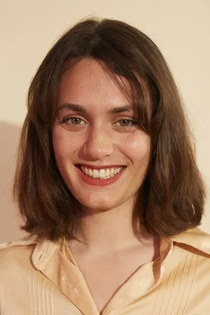 Ella Rumpf profile
