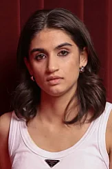 Mia Tharia profile