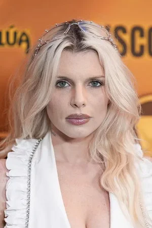 Julia Fox profile
